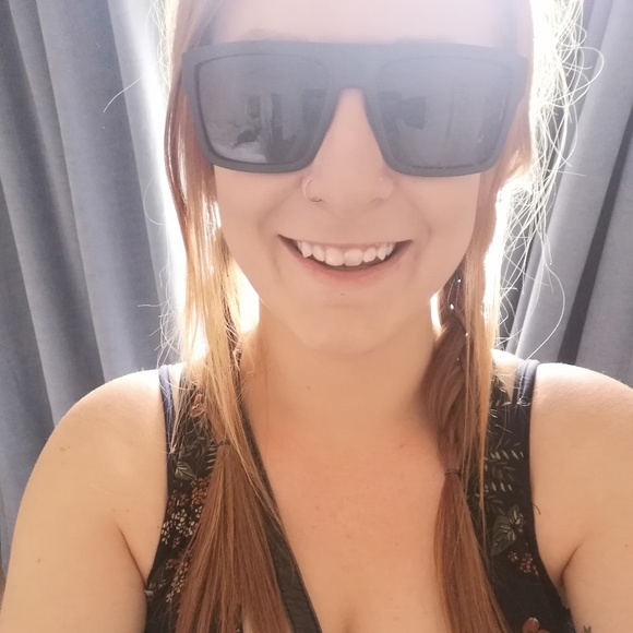 Meet your Posher, Ayla - Picture 1 of 1